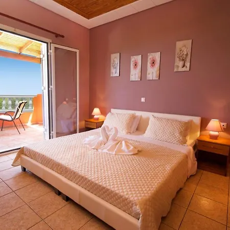 Marina Epavlis By * Каравомилос